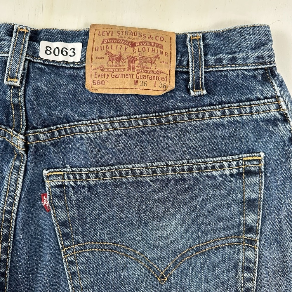VTG Y2K Levi's 560 Loose Jeans Actual 35x36 Tapered Rare Size Blue Made In USA - Picture 3 of 12